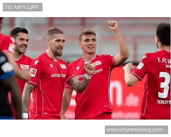 奥格斯堡球员鲁道夫因违纪受到球队严厉处罚 奥格斯堡球员鲁道夫因违纪受到球队严厉处罚