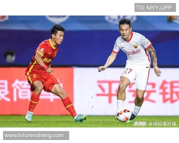 冯劲精准传中助攻球队获胜展现出色比赛表现与团队默契