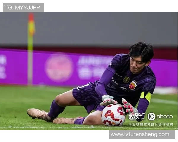 戴伟浚精彩远射破门助力球队逆转胜利展现出色个人能力