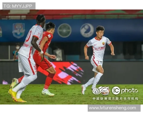 中超赛场上演绝杀时刻武磊再创辉煌助球队逆转胜利